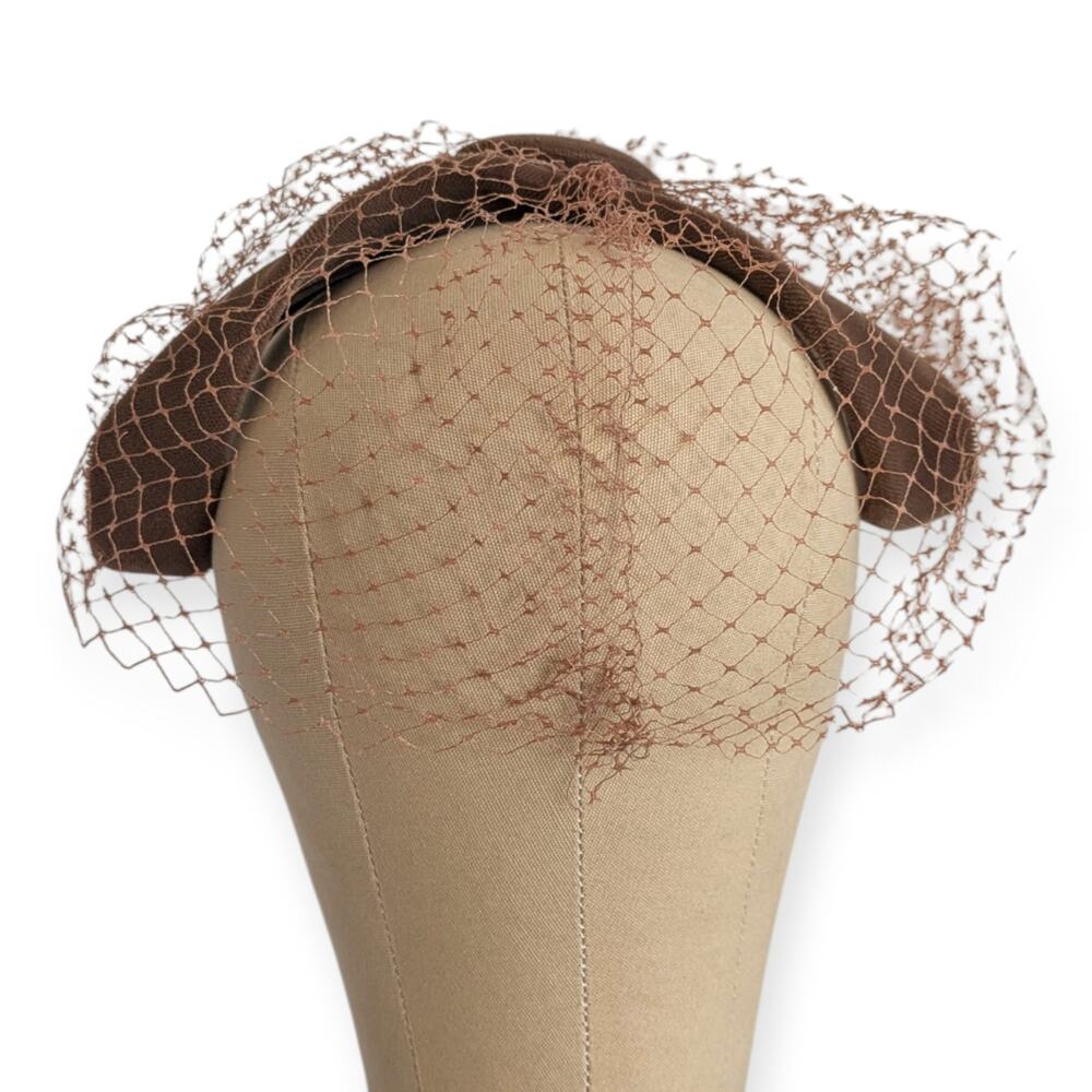 Elegant Vintage Brown Velvet Fascinator with Birdcage Lace Button Detail - Picture 7 of 7
